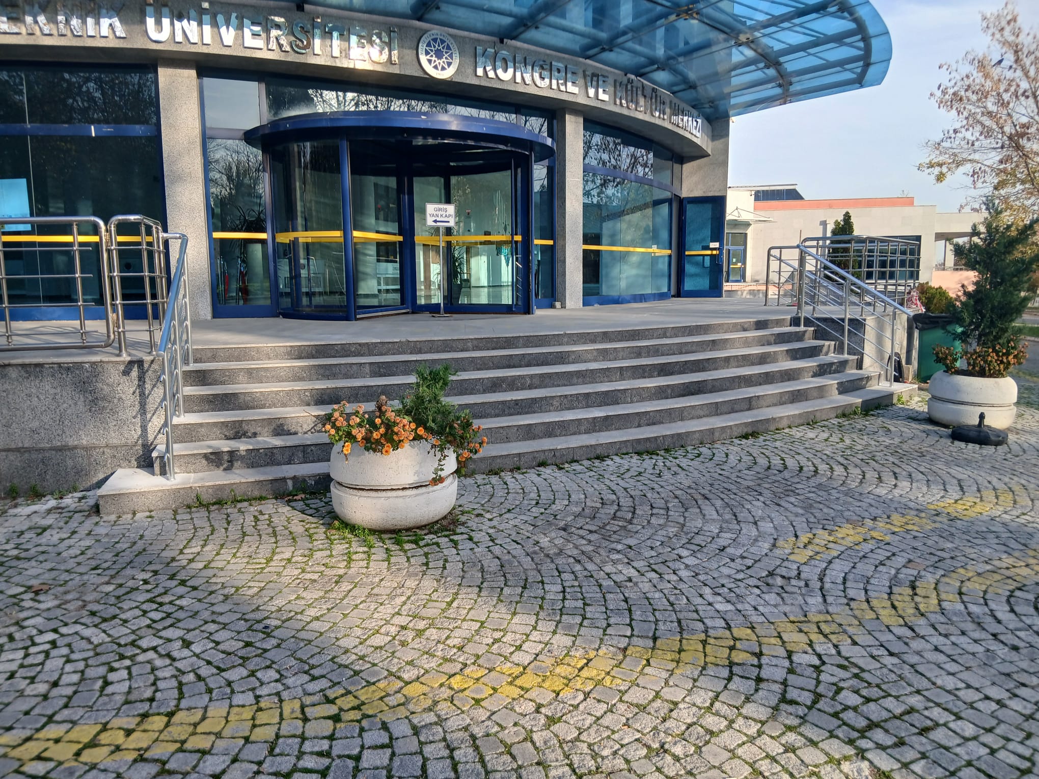 Yıldız Teknik Üniversitesi - Kapı Çalışması